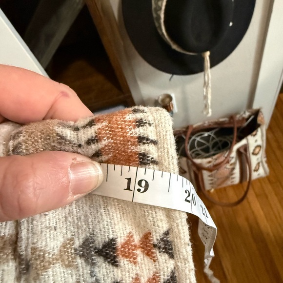 New In Aztec Geometric Patterned Button Down Shacket Size Large - Picture 8 of 8